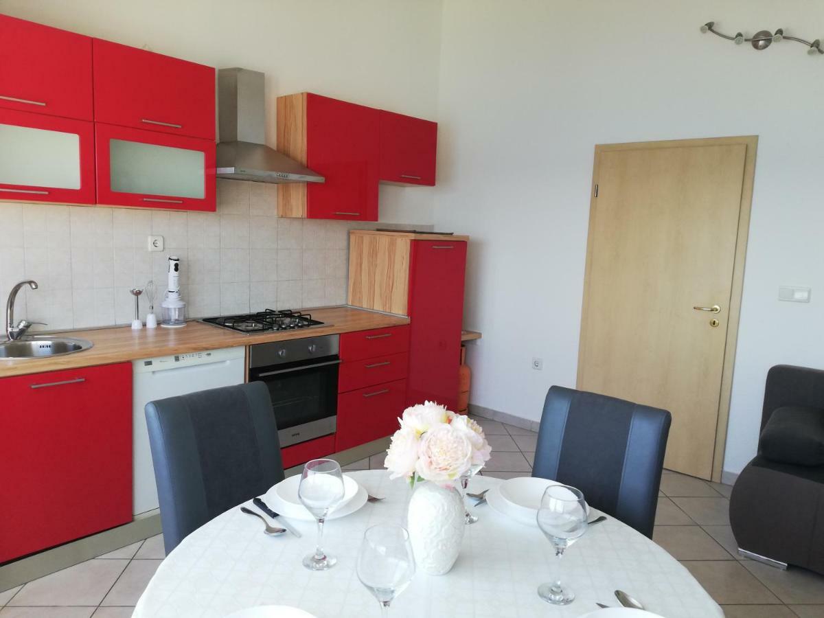 Apartment Petra Dugi Rat Luaran gambar