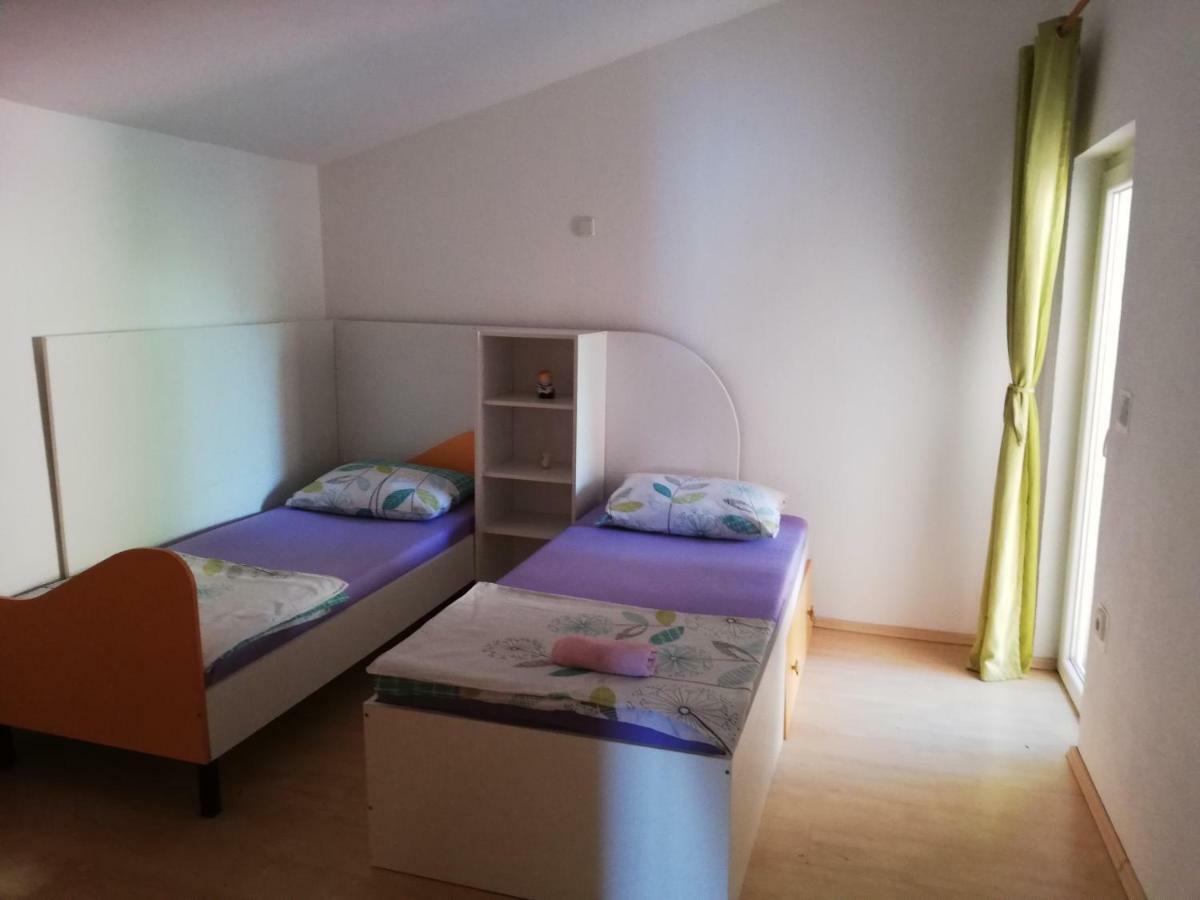 Apartment Petra Dugi Rat Luaran gambar